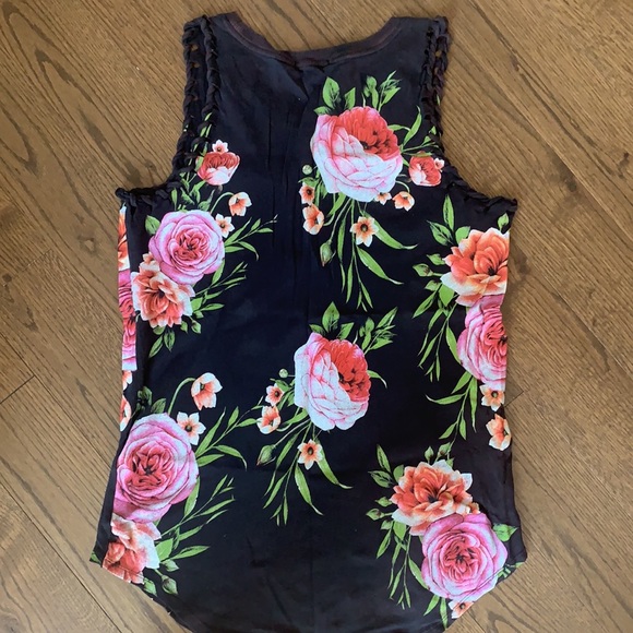 Graphic Tank - Picture 6 of 7